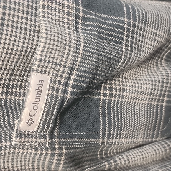 Large Columbia plaid flannel - Picture 3 of 4